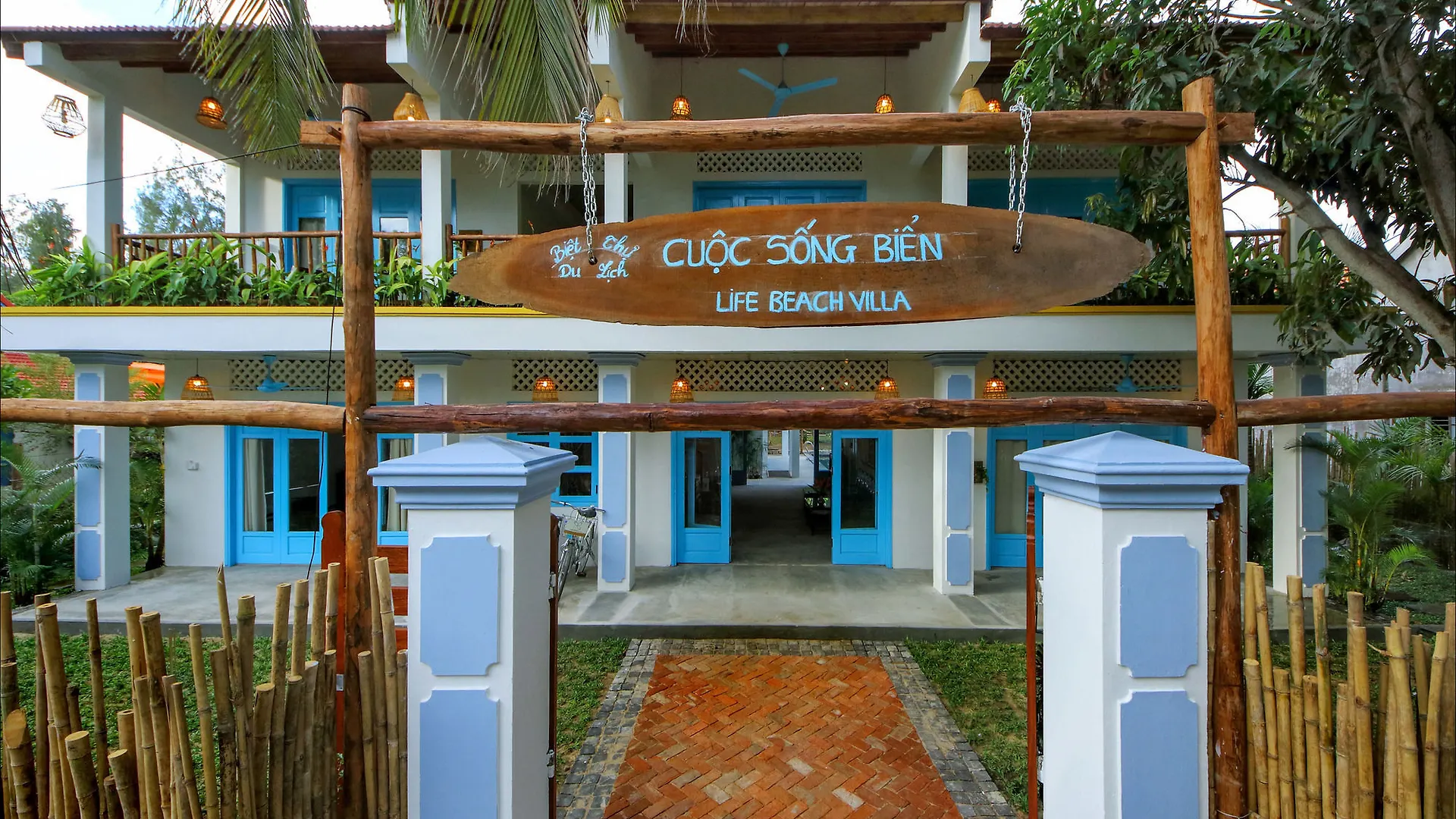 Hotel Life Beach Villa Hội An
